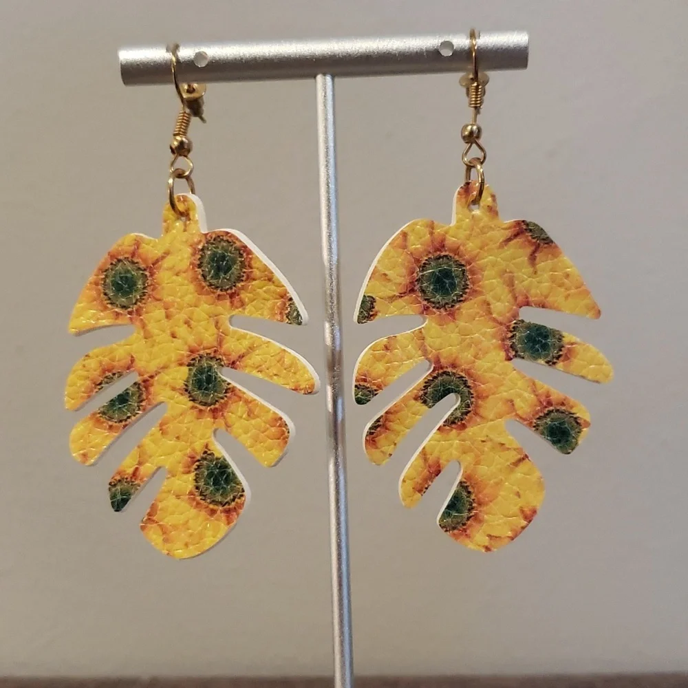 60. 3 Felt Dangle Earrings - Picture 2 of 11